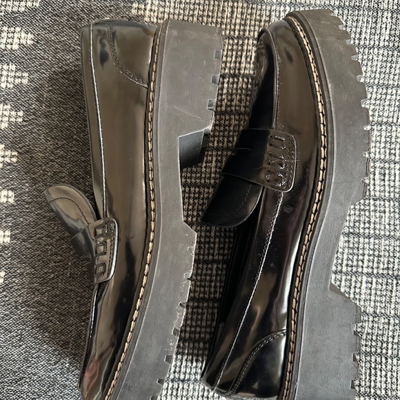 EXCELLENT Calvin Klein Women's Suzie Loafer - Picture 10 of 11